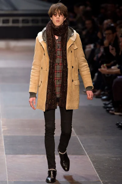 Look 18
